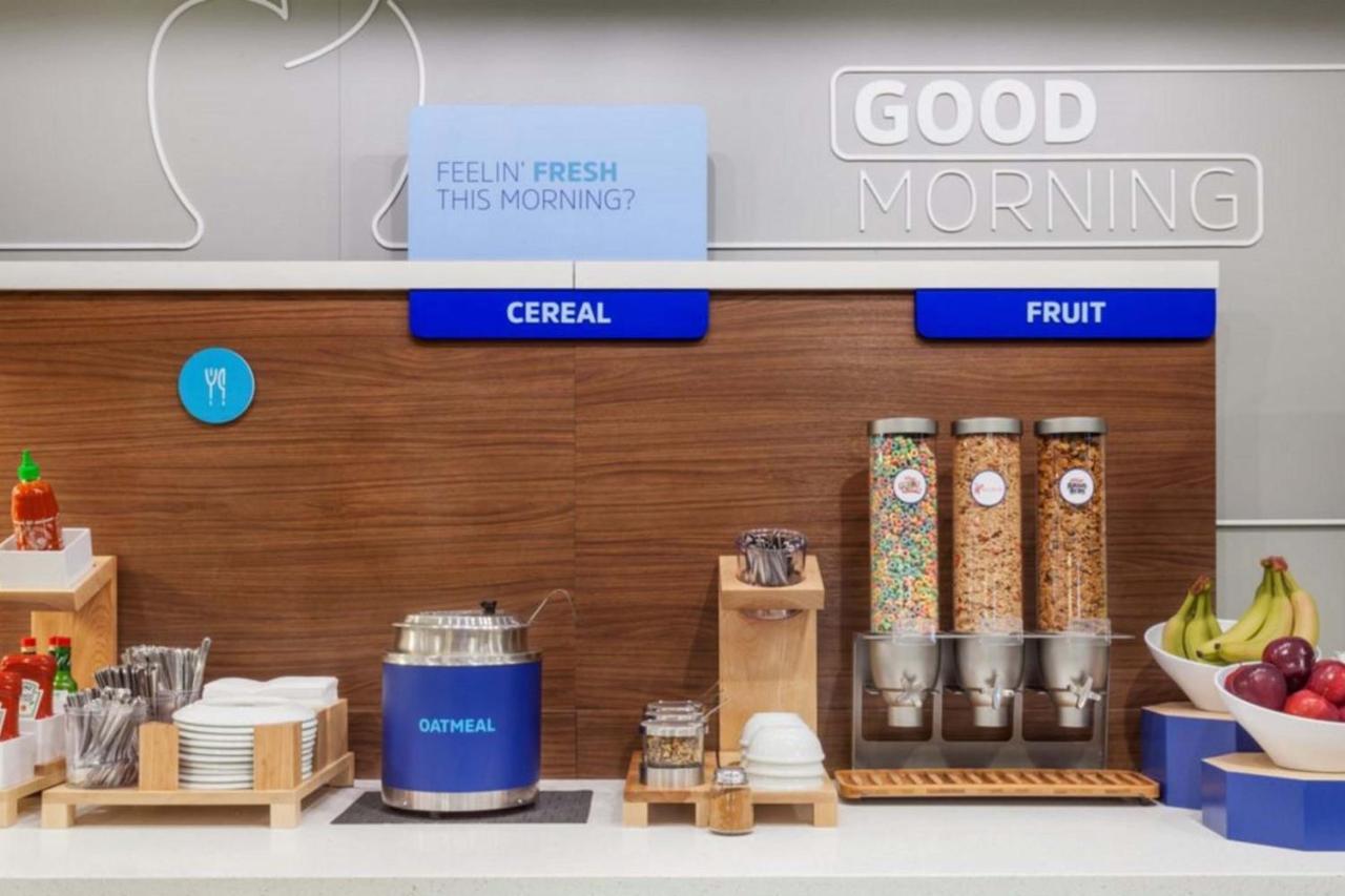 Holiday Inn Express & Suites Chatsworth By Ihg Λος Άντζελες Εξωτερικό φωτογραφία