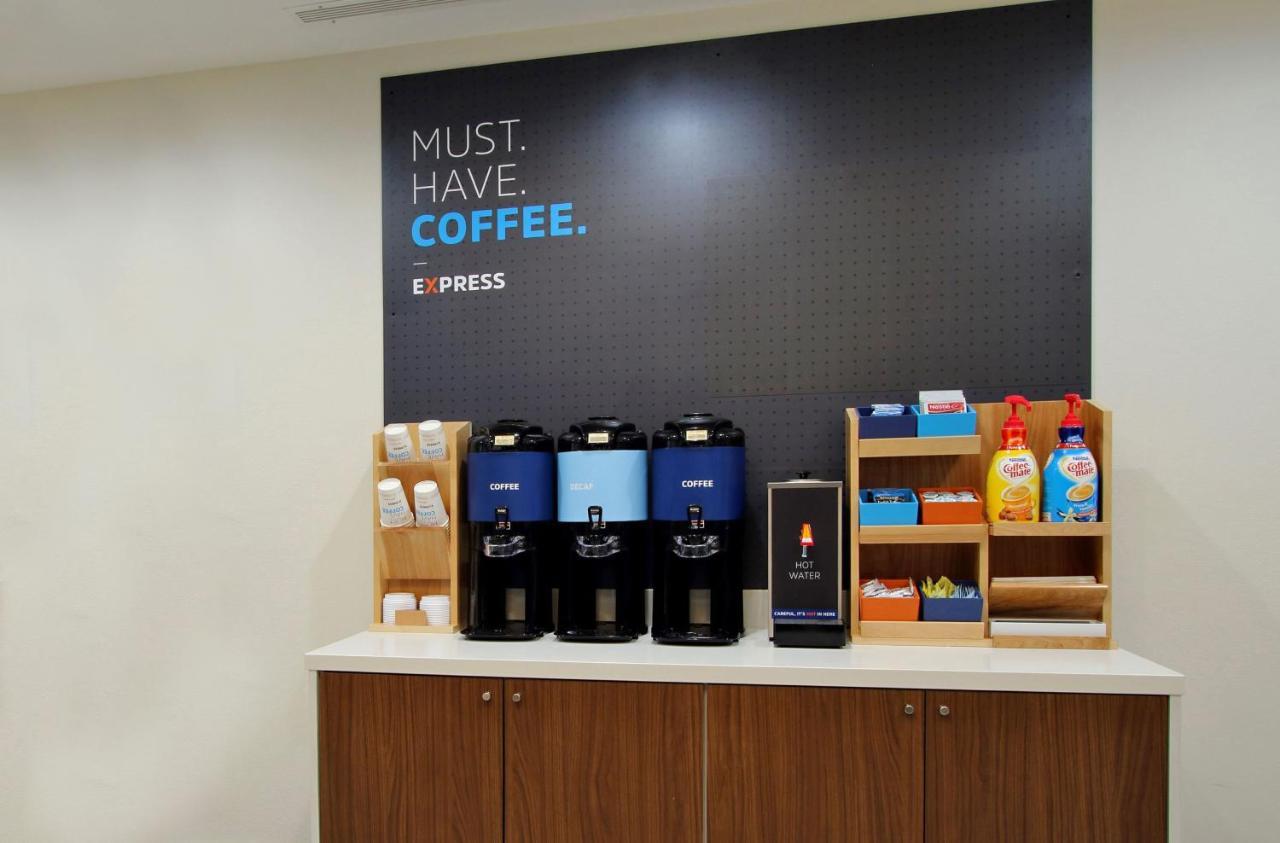 Holiday Inn Express & Suites Chatsworth By Ihg Λος Άντζελες Εξωτερικό φωτογραφία